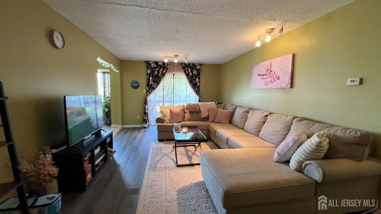 1210 Edison Glen Ter - Photo 5 of 13