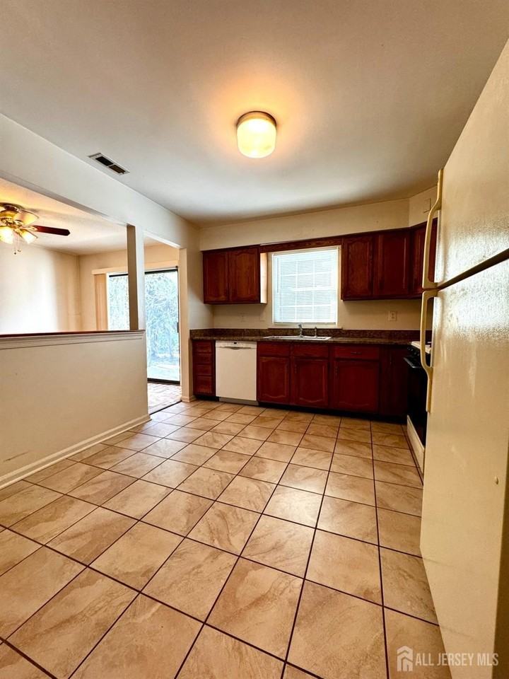 2703 Deerfield Dr - Photo 7 of 16