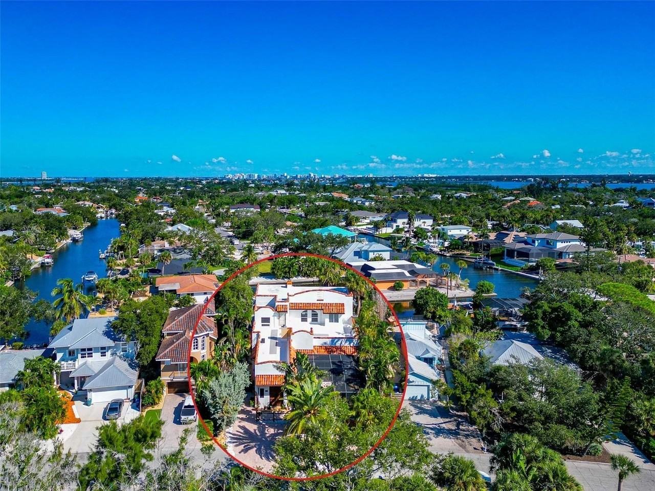 681 Avenida De Mayo - Photo 2 of 43