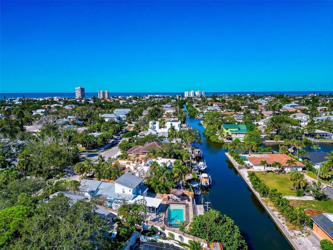 681 Avenida De Mayo - Photo 4 of 43