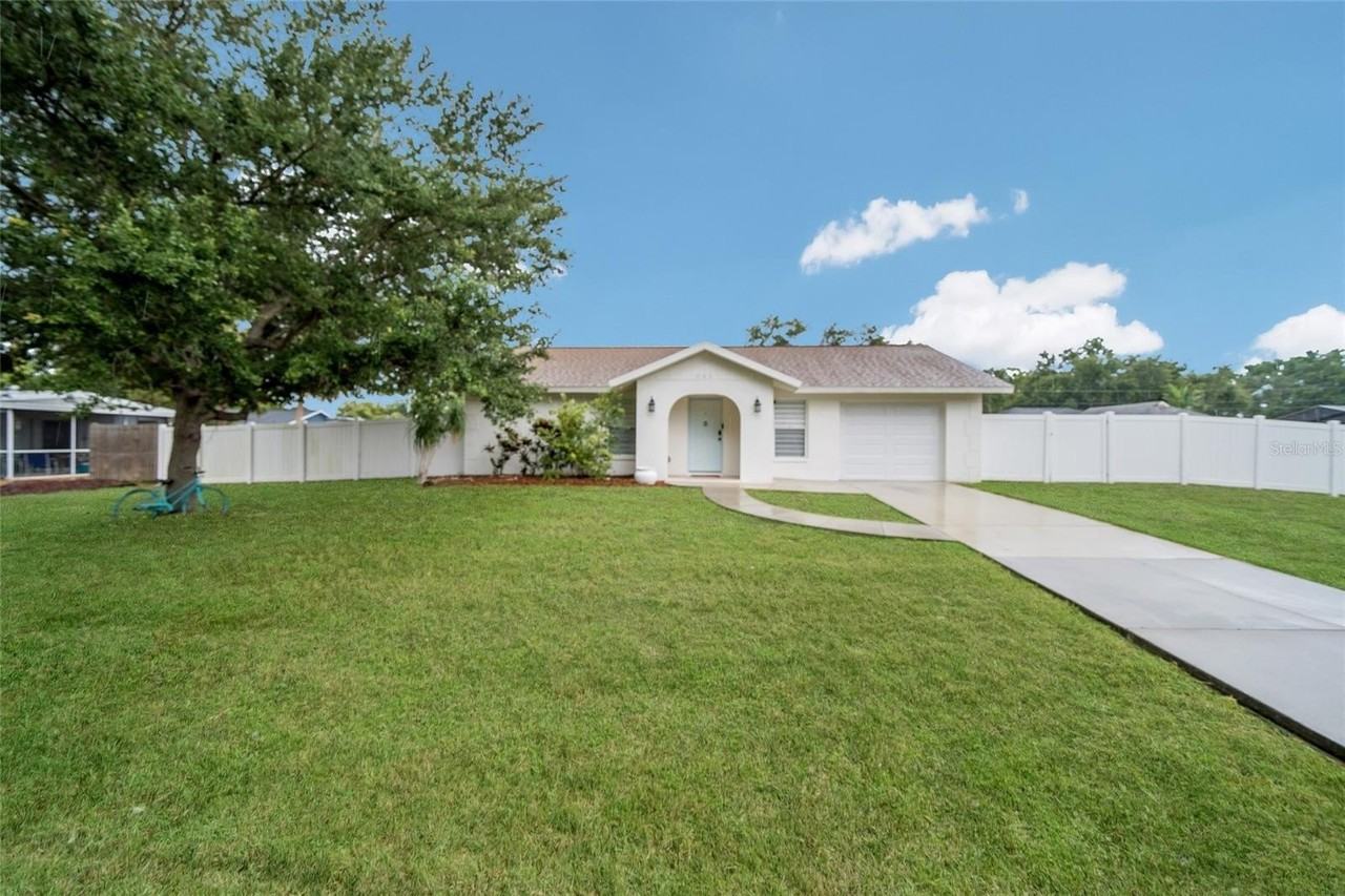 643 Mobile Rd - Photo 2 of 28