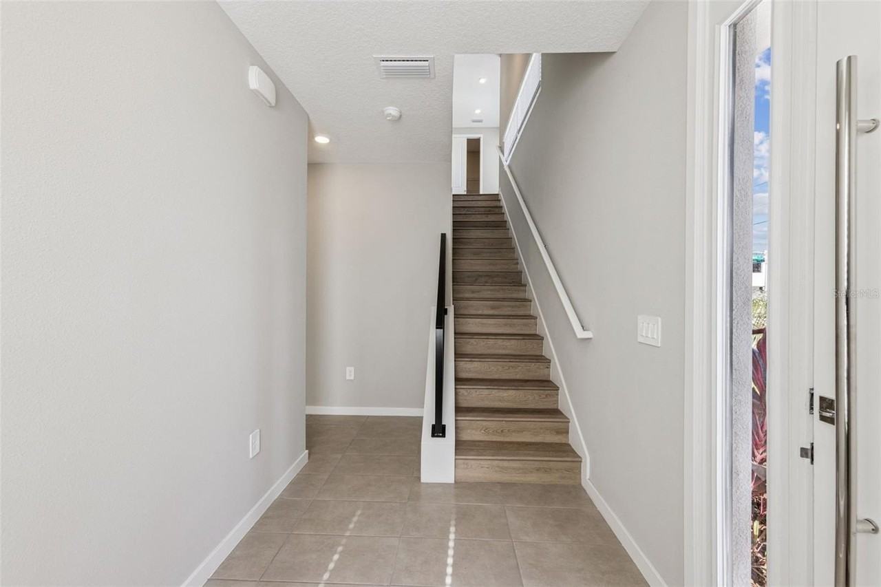 544 N Bumby Ave #5 - Photo 2 of 26