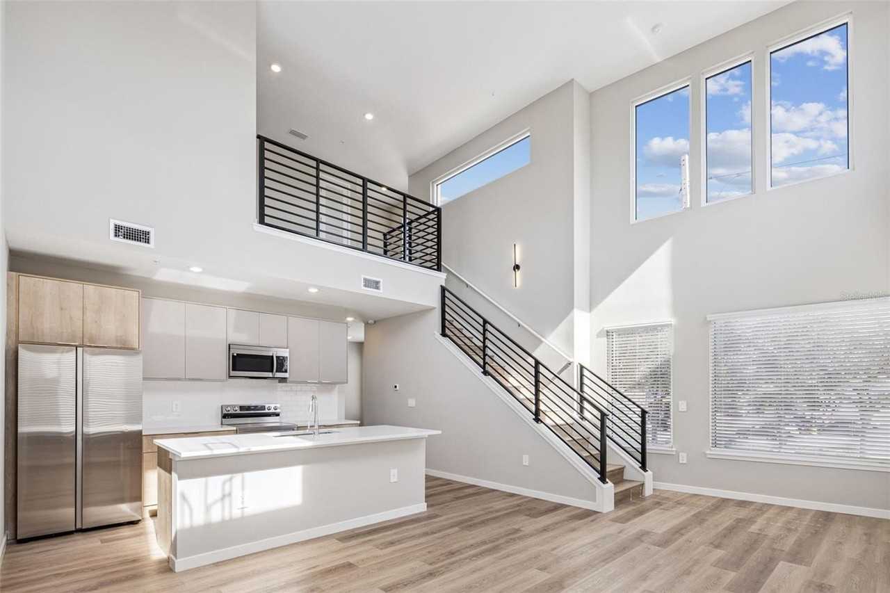 544 N Bumby Ave #5 - Photo 5 of 26