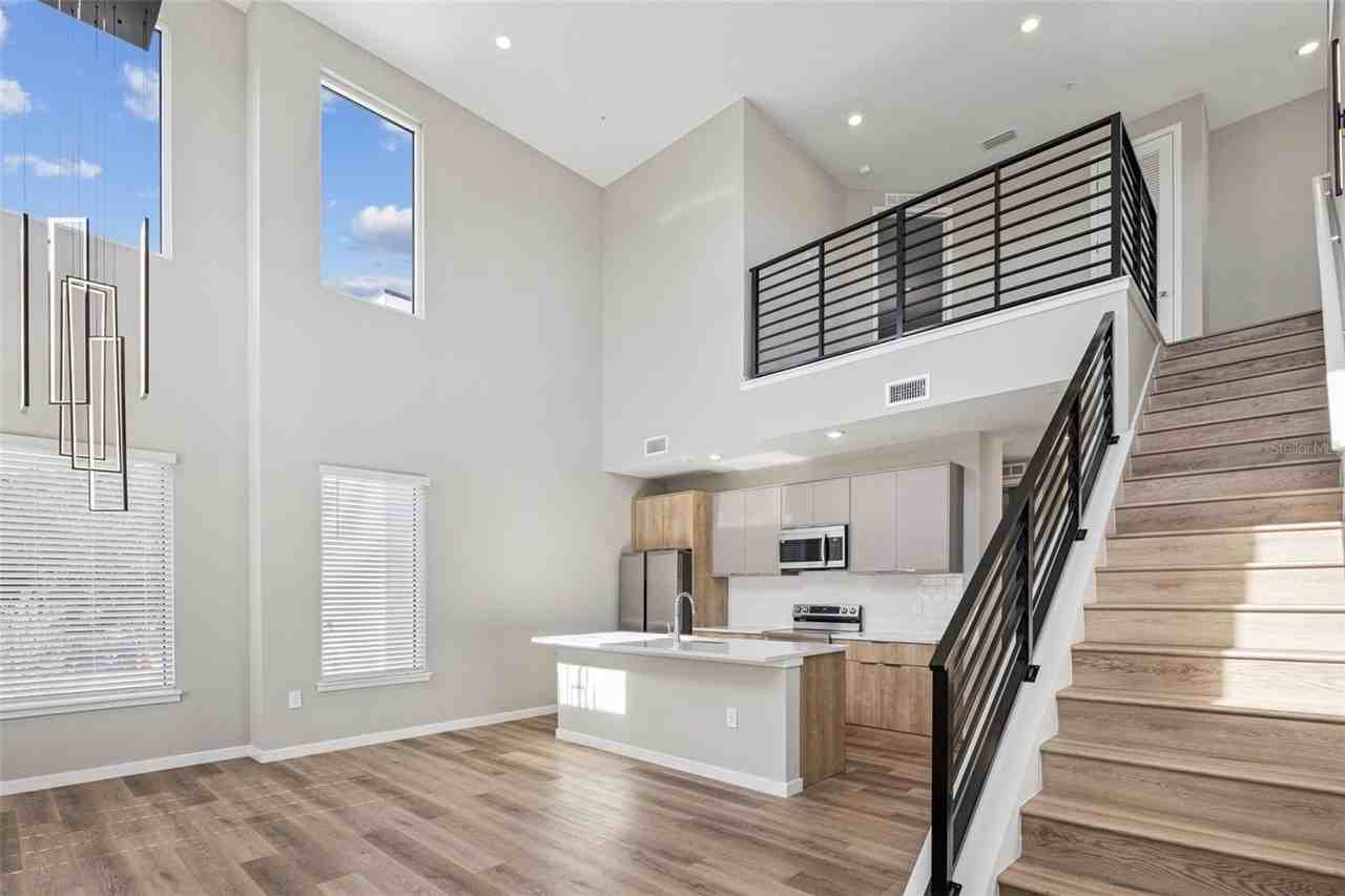 544 N Bumby Ave #5 - Photo 6 of 26