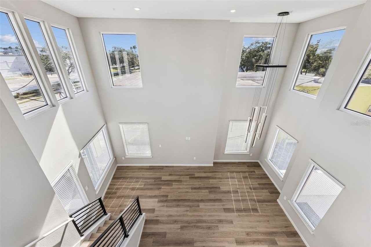 544 N Bumby Ave #5 - Photo 7 of 26