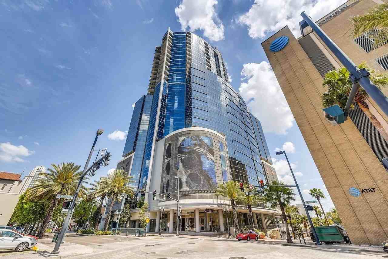 1114 E Washington St