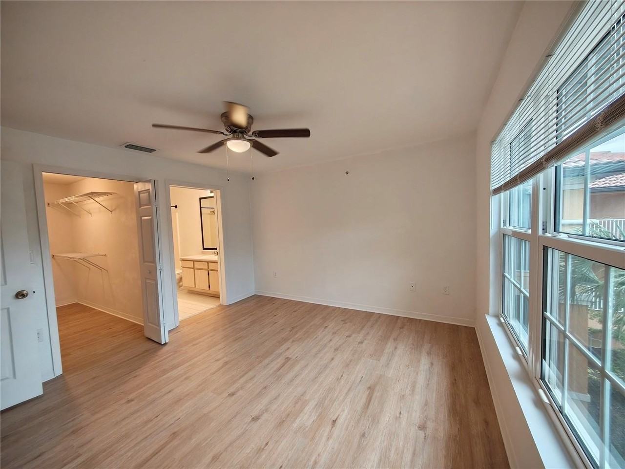 5471 Vineland Rd #7308 - Photo 7 of 12
