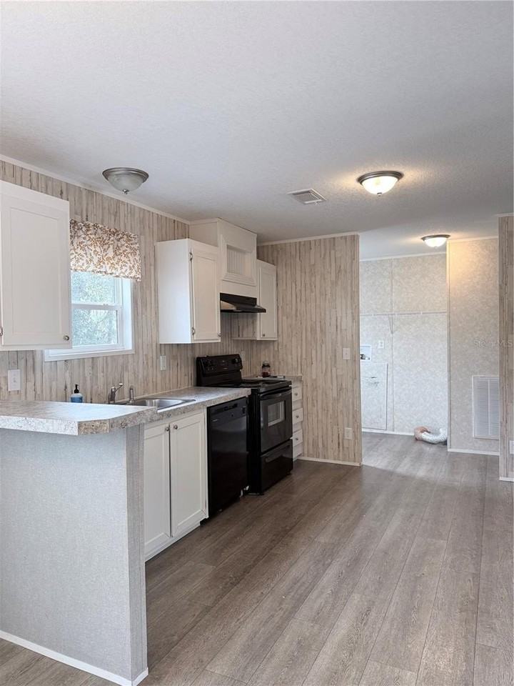 932 Se 40th Pl - Photo 4 of 30