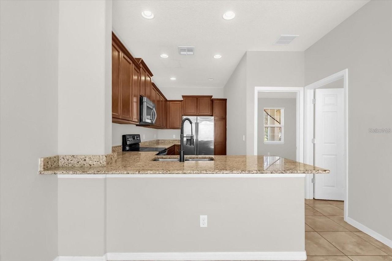 11932 Lorenza Ln - Photo 3 of 41