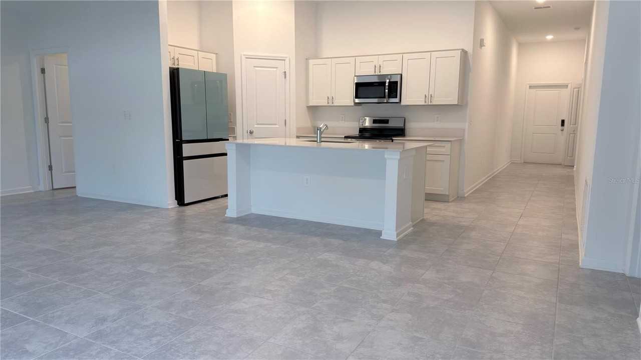 1129 Deepwater Cir - Photo 4 of 36