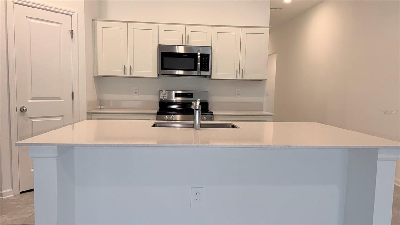 1129 Deepwater Cir - Photo 6 of 36