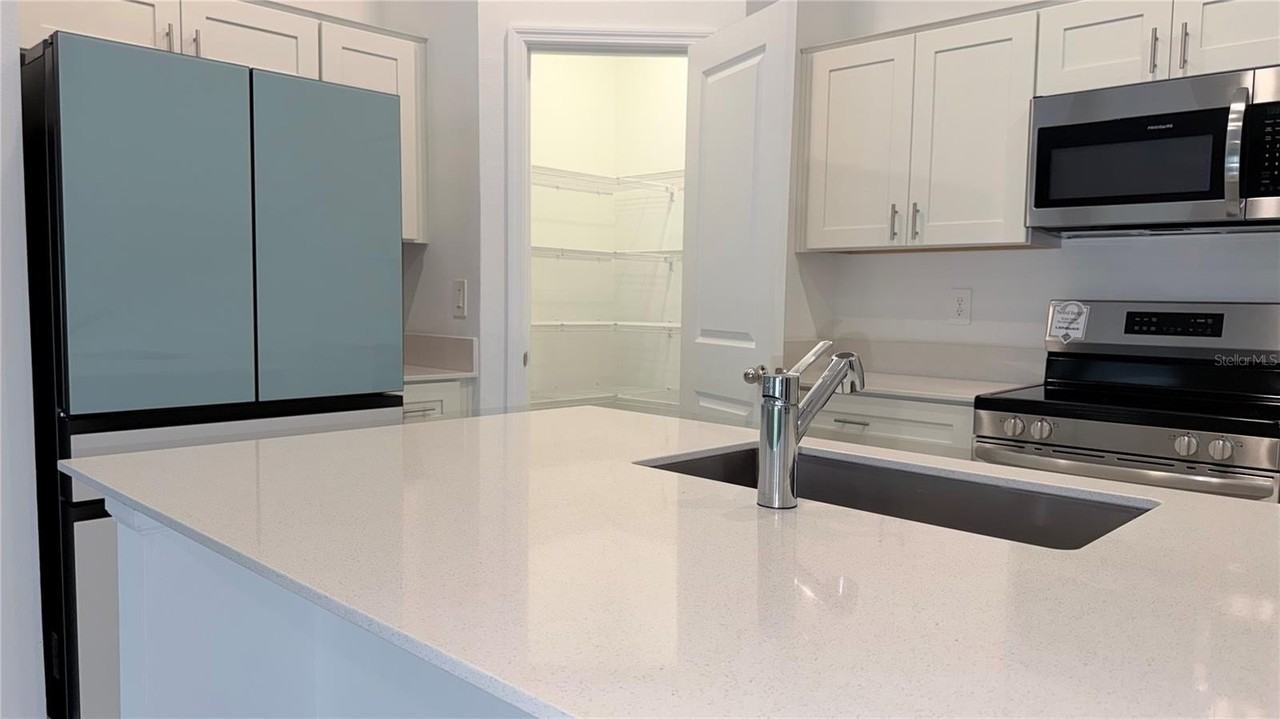 1129 Deepwater Cir - Photo 7 of 36