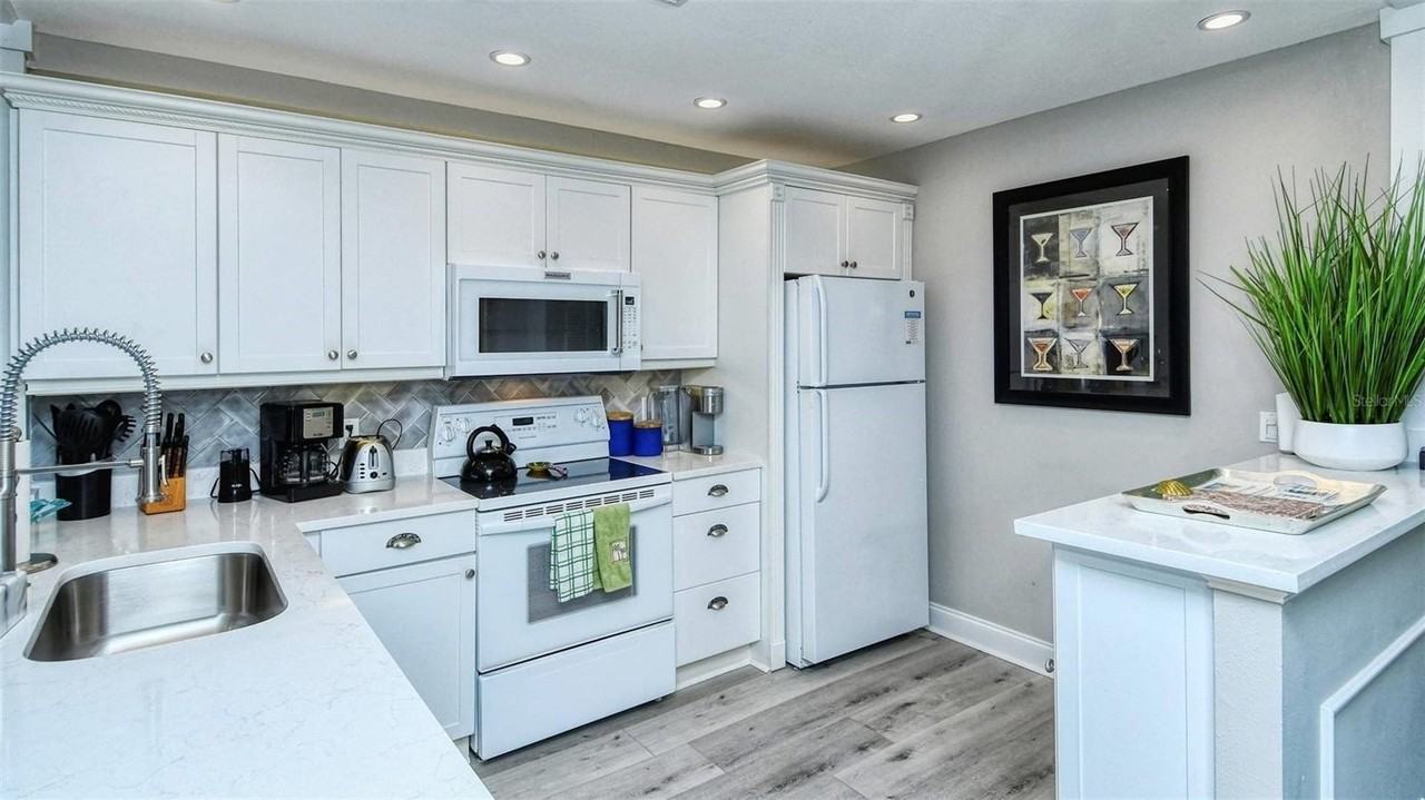 1255 E Peppertree Dr #305 - Photo 3 of 18