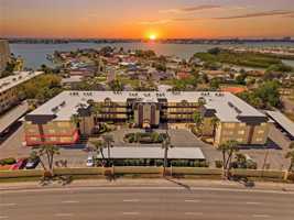 featured image of 4780 Cove Cir #101