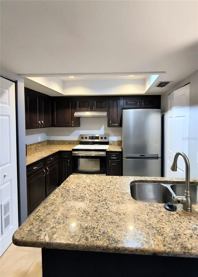 201 S Arrawana Ave #L - Photo 3 of 10