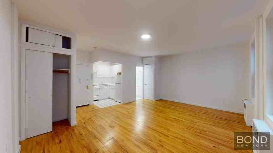 947 1st Ave - Photo 2 of 7