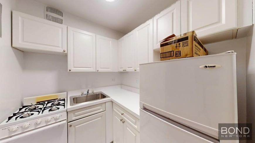 947 1st Ave - Photo 3 of 7