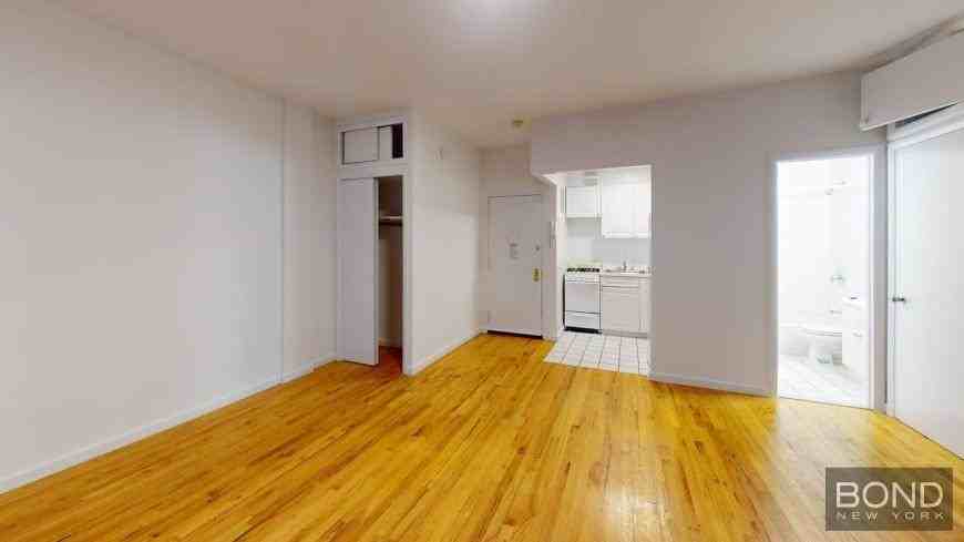 947 1st Ave - Photo 4 of 7