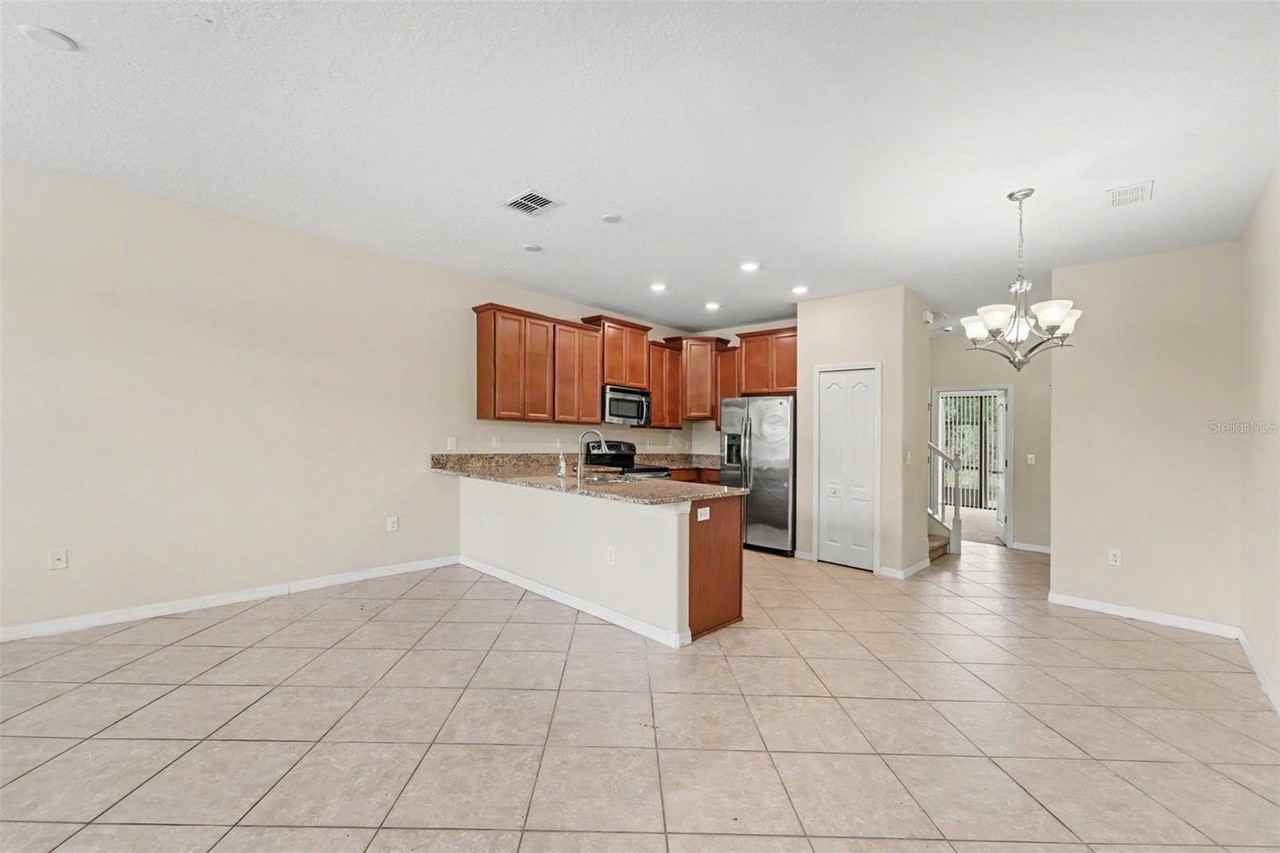4260 Fennwood Ct - Photo 6 of 19