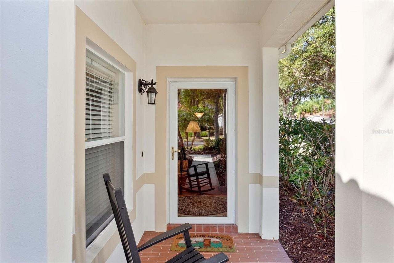 10245 Devonshire Lake Dr - Photo 2 of 36