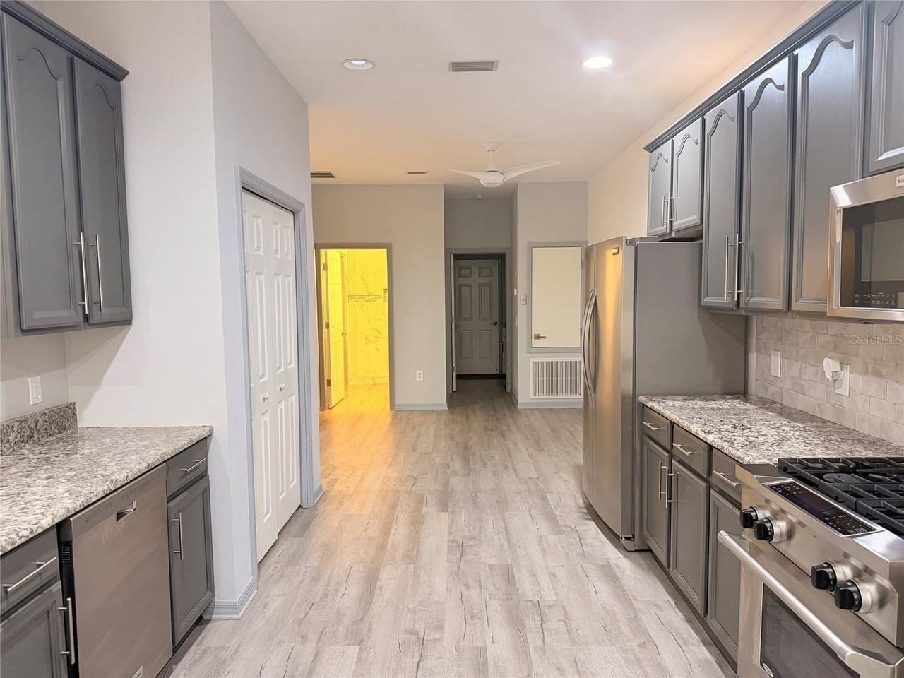 10245 Devonshire Lake Dr - Photo 6 of 36