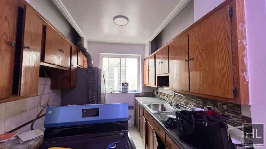 317 E 49th St - Photo 3 of 10