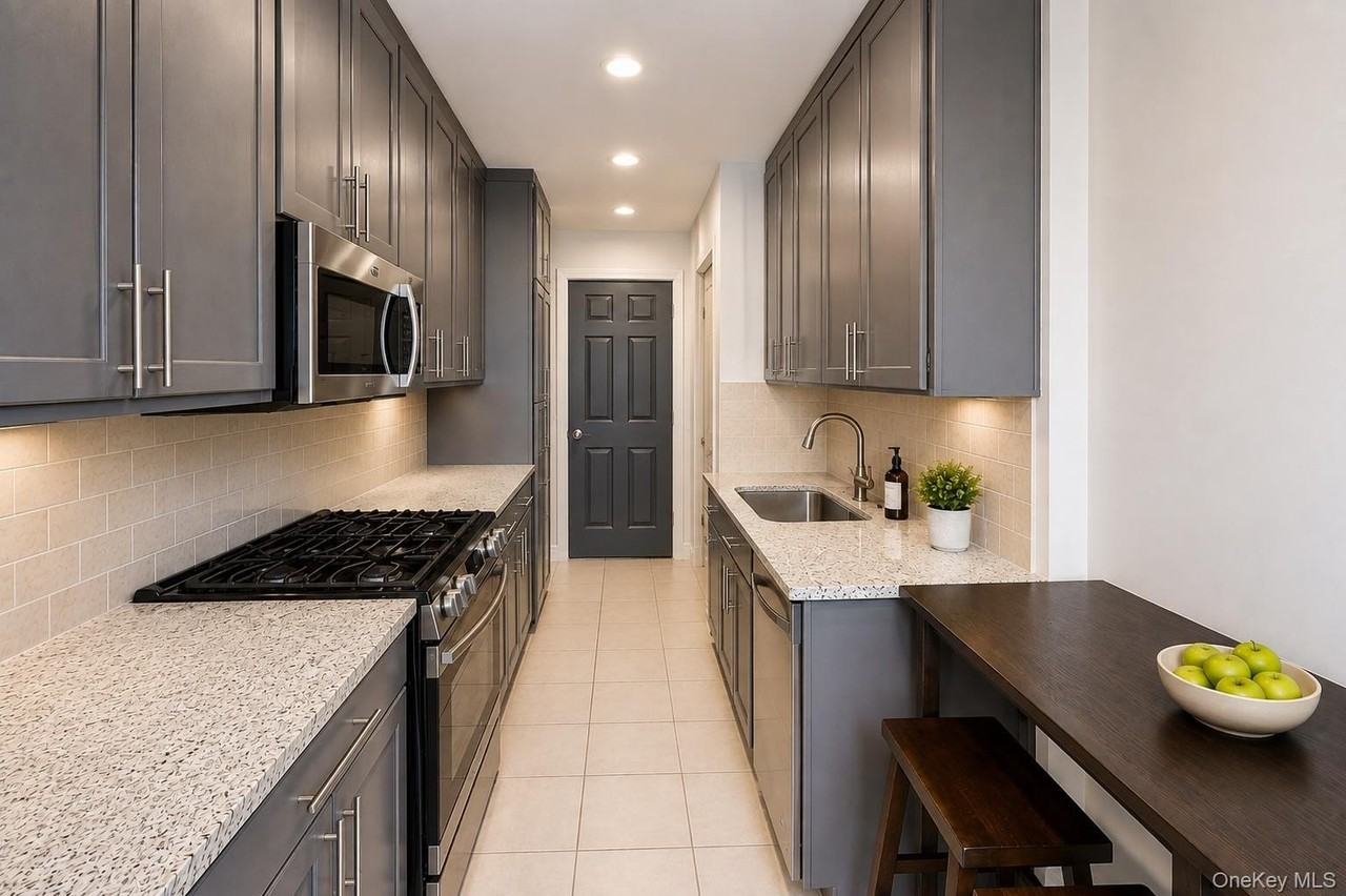 472 Gramatan Ave - Photo 4 of 14