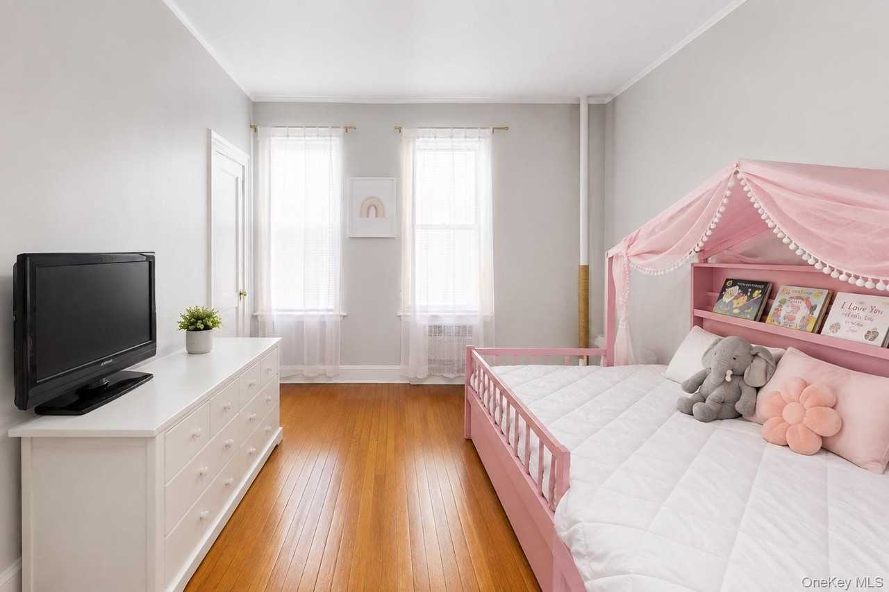 472 Gramatan Ave - Photo 6 of 14