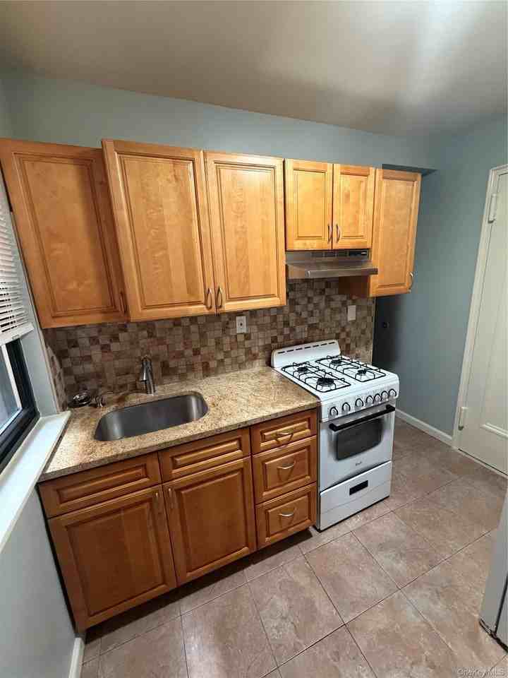 690 Fairview Ave #1B - Photo 3 of 8