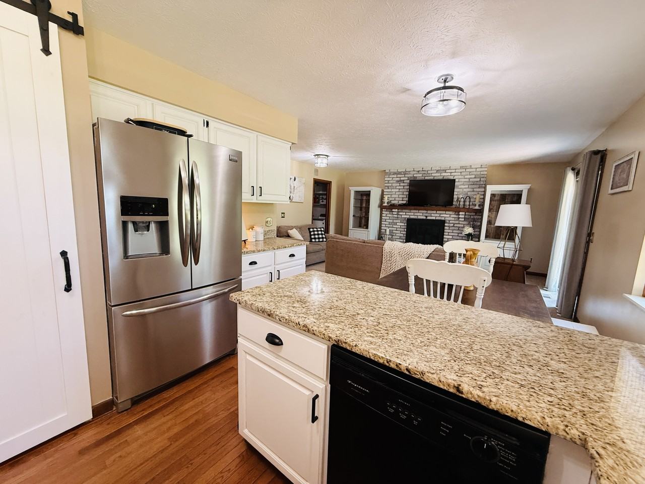 8462 Glenbrook Dr, Olmsted TWP OH, 44138 #1 - Photo 4 of 23