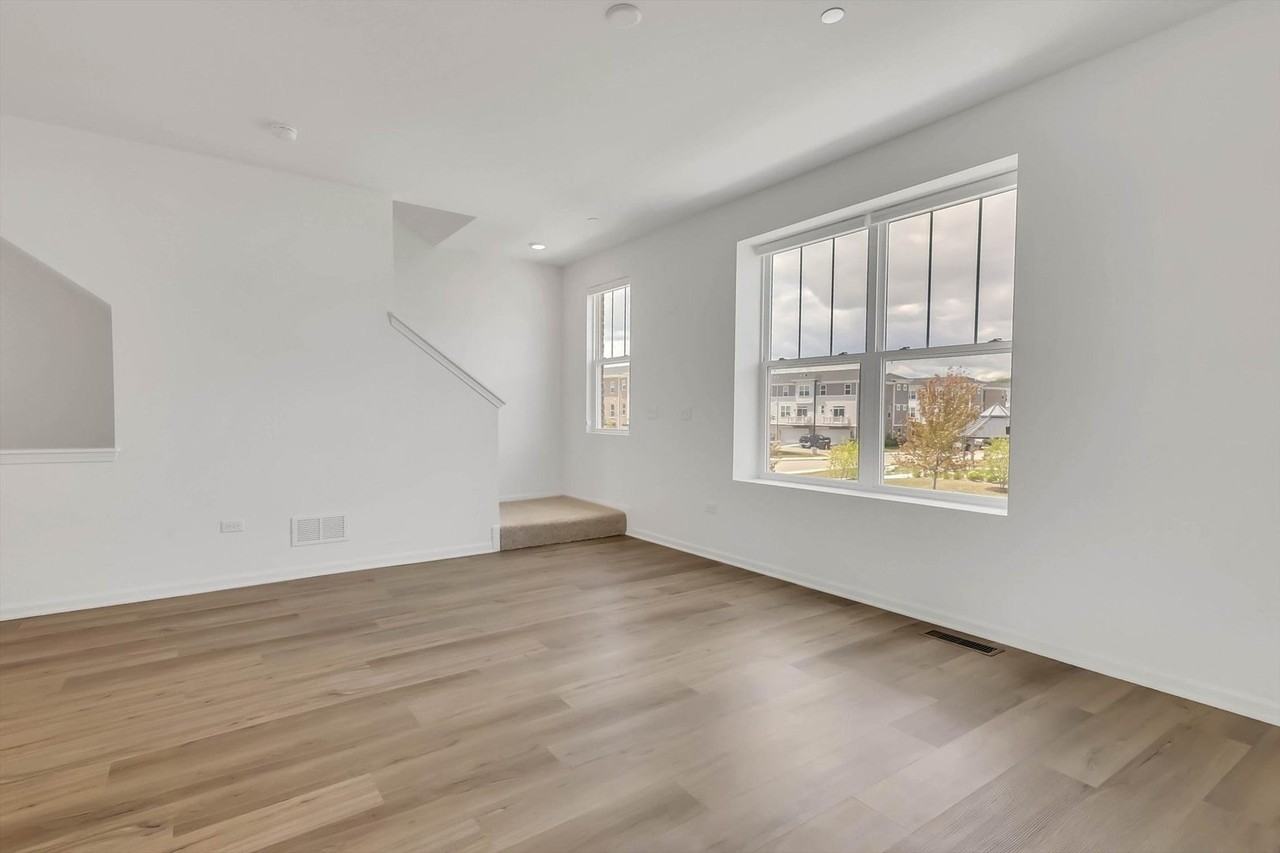 1078 Bogart St - Photo 4 of 26
