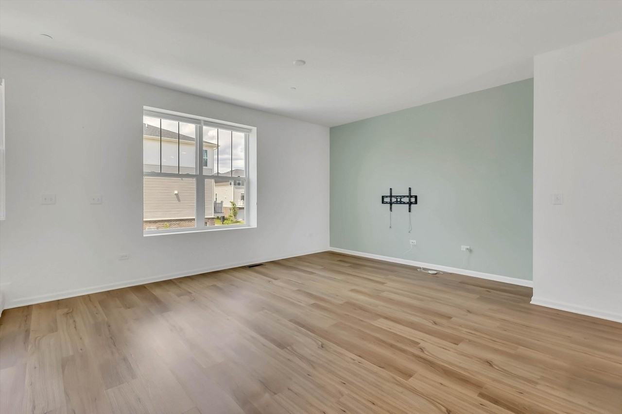 1078 Bogart St - Photo 5 of 26