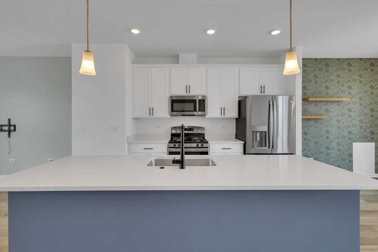 1078 Bogart St - Photo 7 of 26
