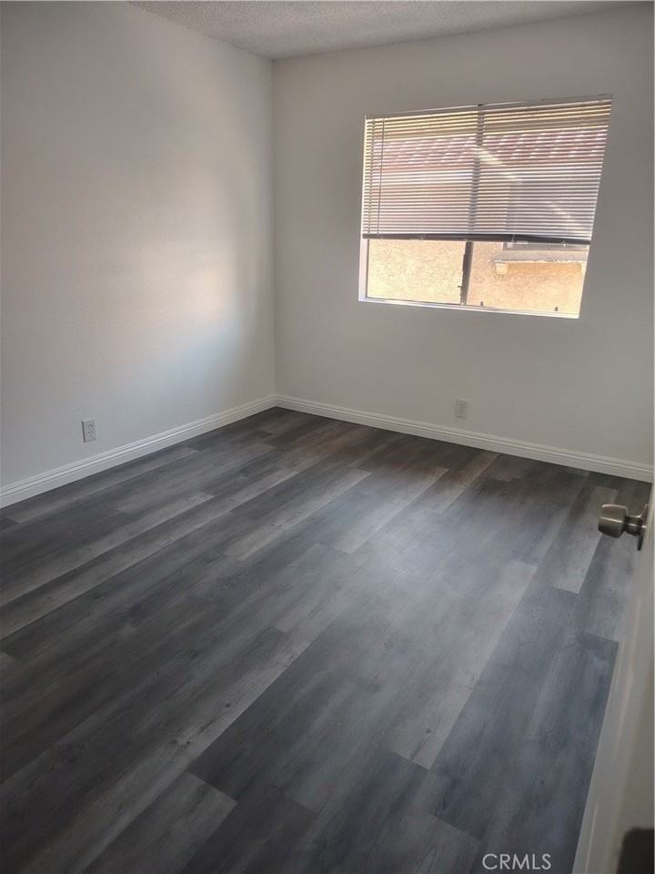 1667 E Kingsley Ave - Photo 2 of 3