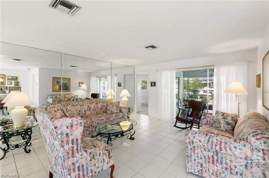 751 Orchid Ct - Photo 3 of 37