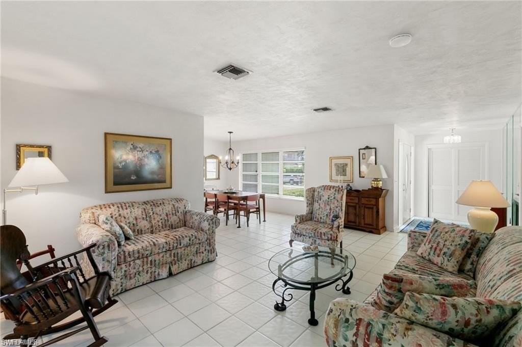 751 Orchid Ct - Photo 4 of 37