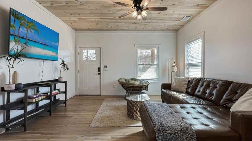 360 Prince Dr - Photo 3 of 20