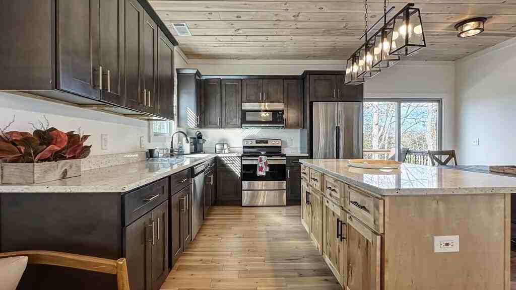 360 Prince Dr - Photo 5 of 20