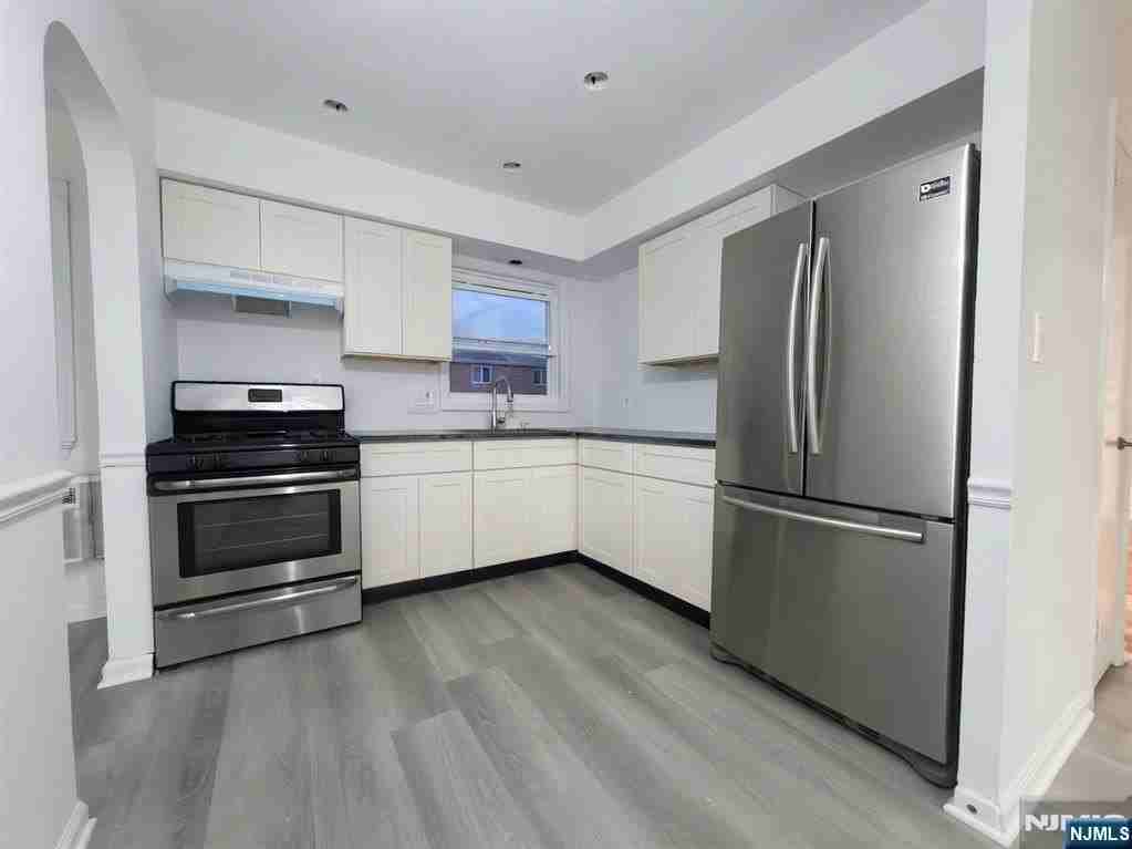 754 Kingsland Ave - Photo 2 of 15