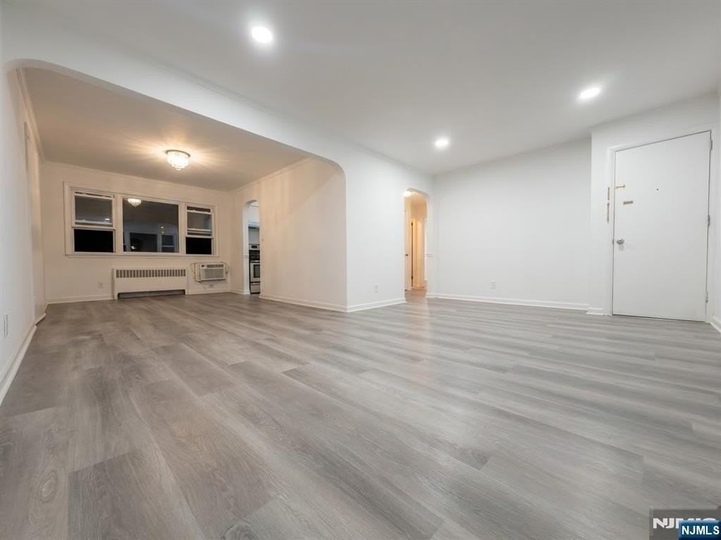 754 Kingsland Ave - Photo 3 of 15