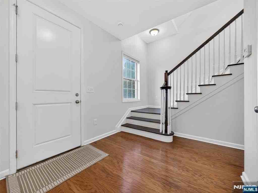 23 Roosevelt Dr - Photo 4 of 42