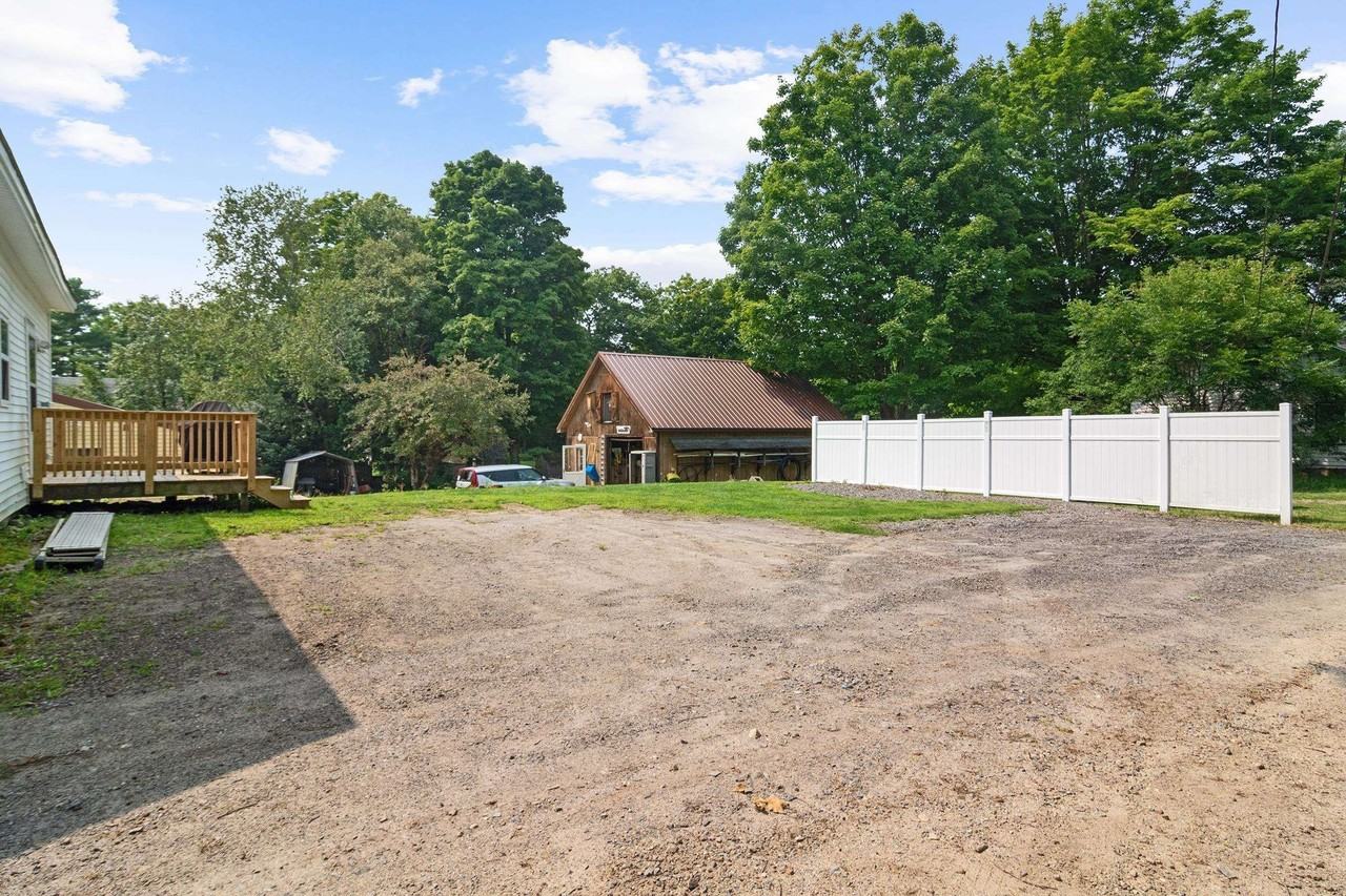 144 Meredith Center Rd - Photo 4 of 36