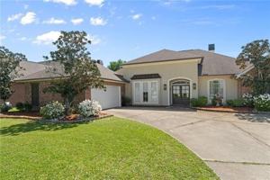 featured image of 118 W Augusta Ln