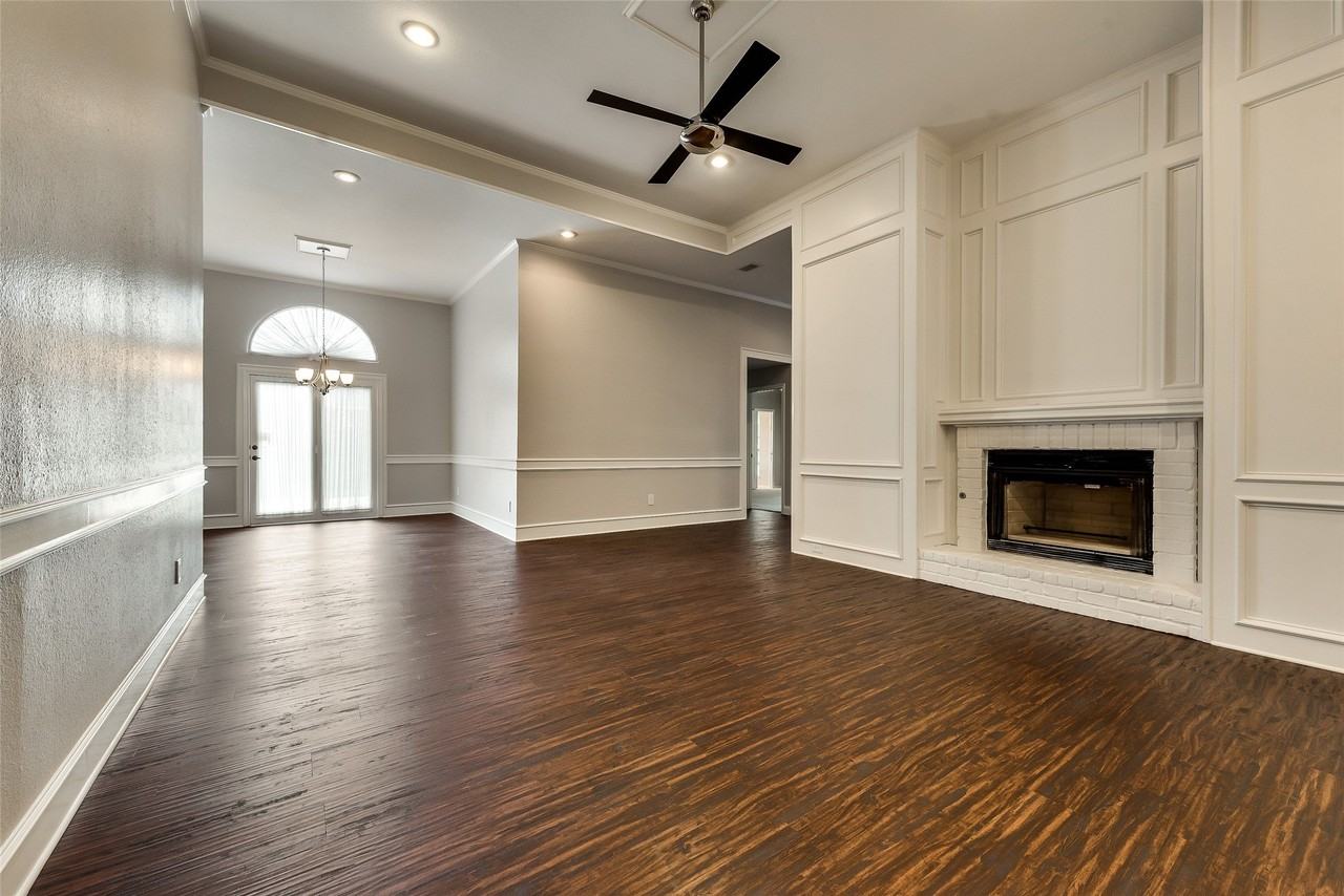 2204 Valcourt Dr - Photo 4 of 35