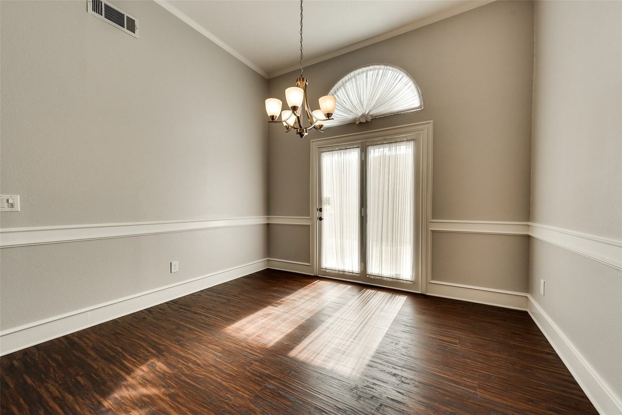2204 Valcourt Dr - Photo 5 of 35