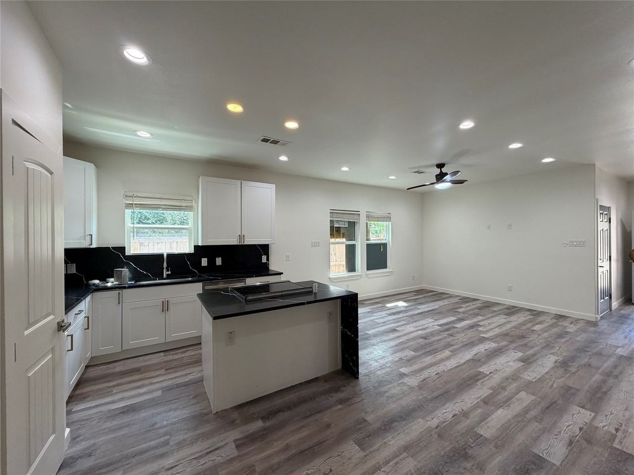2720 Morning Ave - Photo 3 of 8