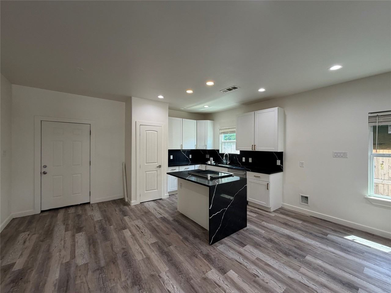 2720 Morning Ave - Photo 4 of 8