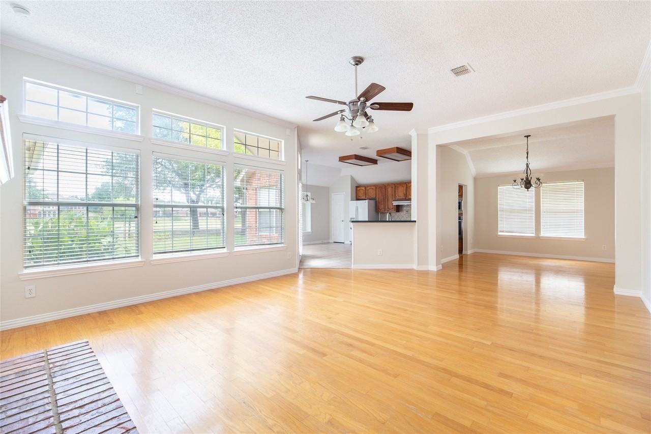 11301 New Orleans Dr - Photo 2 of 28
