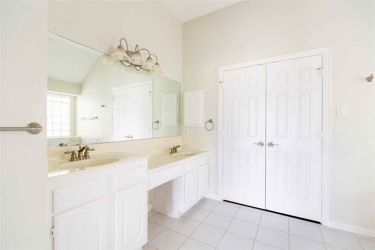 11301 New Orleans Dr - Photo 4 of 28