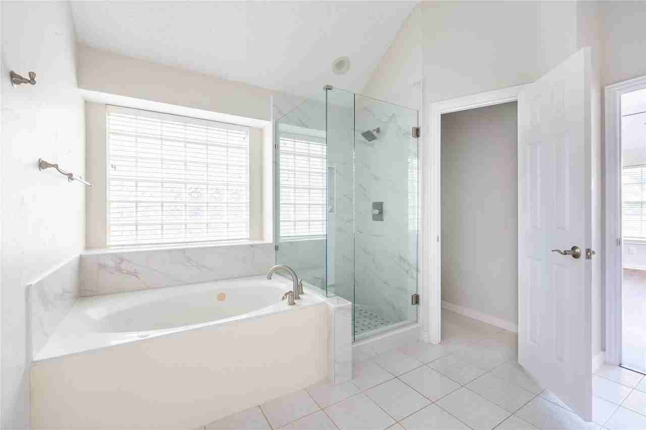 11301 New Orleans Dr - Photo 5 of 28